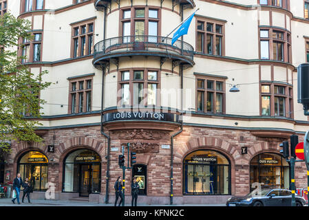 Louis Vuitton store in Nybrogatan Straße im Stadtteil Östermalm, Stockholm, Schweden Stockfoto