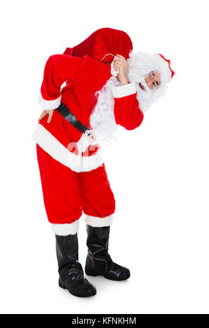 Portrait von Santa mit Sack auf weißem Hintergrund Stockfoto
