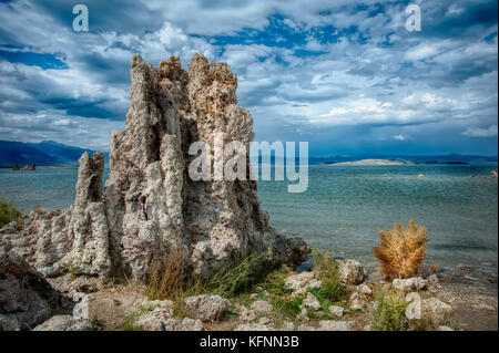 Mono Lake in Nordkalifornien in den großen Becken der Sierra Mountain Range. Stockfoto