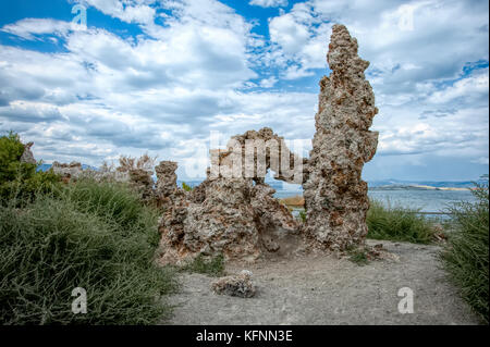 Mono Lake in Nordkalifornien in den großen Becken der Sierra Mountain Range. Stockfoto