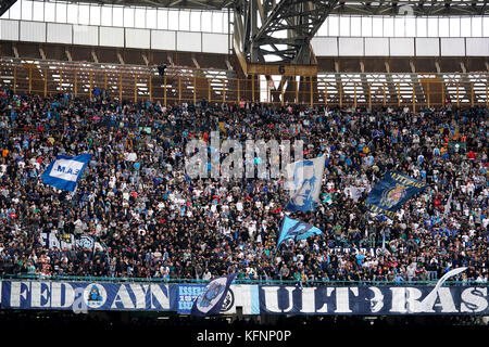 Neapel, Italien. 29 Okt, 2017. Neapel - Italien 29/10/2017 Anhänger der s.s.c. Napoli während der Serie ein Match zwischen s.s.c. Napoli und sassuolo im Stadio San Paolo Neapel. Credit: Emanuele Sessa/Pacific Press/alamy leben Nachrichten Stockfoto