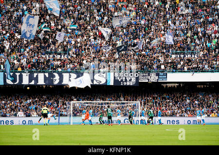 Neapel, Italien. 29 Okt, 2017. Neapel - Italien 29/10/2017 Anhänger der s.s.c. Napoli während der Serie ein Match zwischen s.s.c. Napoli und sassuolo im Stadio San Paolo Neapel. Credit: Emanuele Sessa/Pacific Press/alamy leben Nachrichten Stockfoto