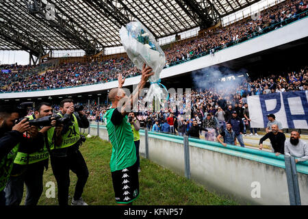 Neapel, Italien. 29 Okt, 2017. Neapel - Italien 29/10/2017 Paolo Cannavaro von sassuolo während der Serie ein Match zwischen s.s.c. Napoli und sassuolo im Stadio San Paolo Neapel. Credit: Emanuele Sessa/Pacific Press/alamy leben Nachrichten Stockfoto