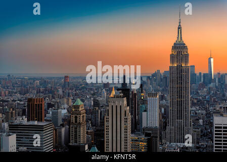 New York City Skyline bei Sonnenuntergang. Stockfoto