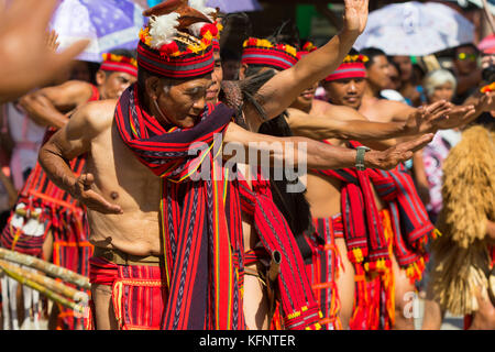 Imbayah ist ein kulturelles Festival, das die uralten Traditionen der indigenen Stämme der Ifugao in Banaue, Philippinen, feiert. Stockfoto