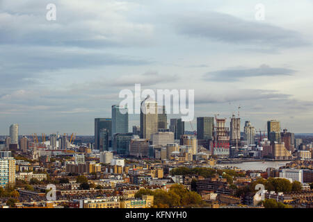 Stadt von Londons Finanzviertel Canary Wharf/Canada Square vom Hubschrauberlandeplatz auf der Royal London Hospital Stockfoto