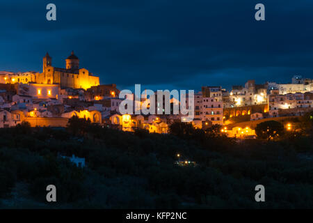 Ein Blick auf das Dorf von pisticci, Italien. Pisticci ist eine Stadt in der Provinz von Matera, in der süditalienischen Region Basilicata. Stockfoto