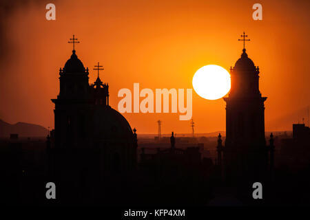 Sol al Atardecer a contraluz de la Catedral de Hermosillo Sonora. Stockfoto
