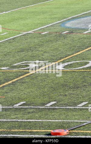 50-Yard-Linie auf Fußballplatz Stockfoto