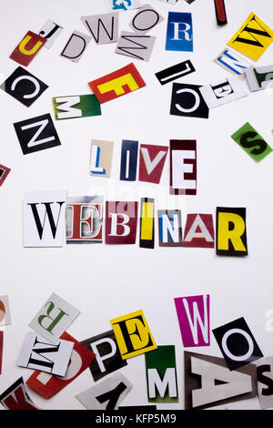 Ein Wort Schreiben von Text, Konzept der LIVE WEBINAR aus verschiedenen Magazin Zeitung schreiben für Business Case auf den weißen Hintergrund mit Platz Stockfoto