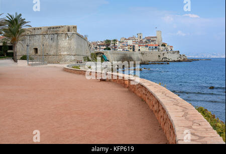 Antibes Promenade, Altstadt, Museum und Wand Befestigungsanlagen, Cote d'Azur, Provence, Frankreich Stockfoto