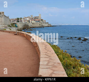 Antibes Promenade, Altstadt, Museum und Wand Befestigungsanlagen, Cote d'Azur, Provence, Frankreich Stockfoto