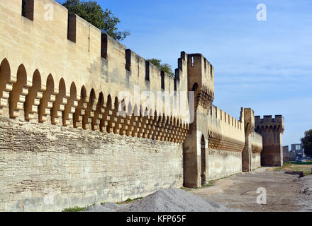 Stein befestigten Mauern der mittelalterlichen Stadt Avignon, Frankreich Stockfoto