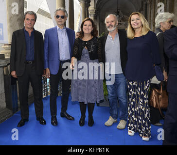 Andrea Bocelli nimmt an einer von seinem Leben inspirierten Filmvorstellung mit Veronica Berti in Mailand, Italien Mit: Andrea Bocelli Where: Milan, Italien When: 29. September 2017 Credit: IPA/WENN.com ***Nur für Veröffentlichungen in Großbritannien, USA, Deutschland, Österreich, der Schweiz erhältlich Stockfoto