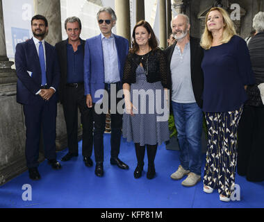 Andrea Bocelli nimmt an einer von seinem Leben inspirierten Filmvorstellung mit Veronica Berti in Mailand, Italien Mit: Andrea Bocelli Where: Milan, Italien When: 29. September 2017 Credit: IPA/WENN.com ***Nur für Veröffentlichungen in Großbritannien, USA, Deutschland, Österreich, der Schweiz erhältlich Stockfoto