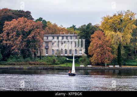 Berlin Wannsee. Haus der Wannsee-Konferenz, Villa am See, wo die Nazis die Vernichtung der europäischen Juden geplant, jetzt ein Memorial Museum Stockfoto