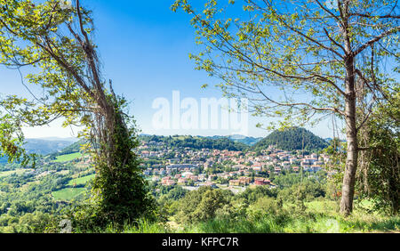 Castelnovo ne Monti Stadt in der Emilia Apennin, Italien Stockfoto