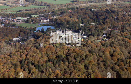 Luftaufnahme von Alton Towers Adventure Park, ein Vergnügungspark in der Nähe von Stoke, Großbritannien Stockfoto