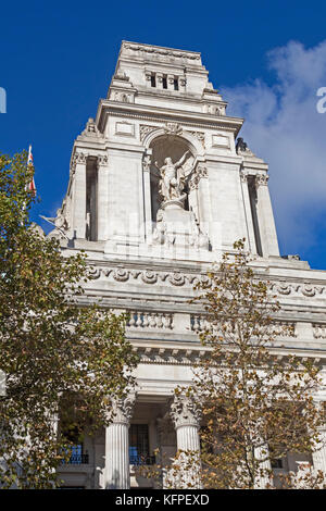 Stadt London 10 Trinity Square, früher den Hafen von London Authority Gebäude und stand an der Spitze der Tower Hill. Stockfoto