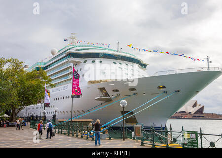 Sydney, Australien. 31 Okt, 2017. Kreuzfahrtschiff Radiance of the Seas von Royal Caribbean International betrieben kommt an der Overseas Passenger Terminal in Sydney für ein Tage besuchen. Dienstag 31. Oktober 2017. Quelle: Martin Berry/Alamy leben Nachrichten Stockfoto