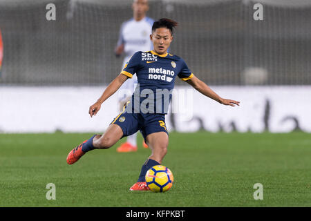 Verona, Italien. 30. Oktober 2017. Lee Seung-Woo (Hellas) Fußball/Fußball : italienisches Spiel der Serie A zwischen Hellas Verona 1-2 Inter Mailand im Stadio Marc'Antonio Bentegodi in Verona, Italien. Quelle: Maurizio Borsari/AFLO/Alamy Live News Stockfoto