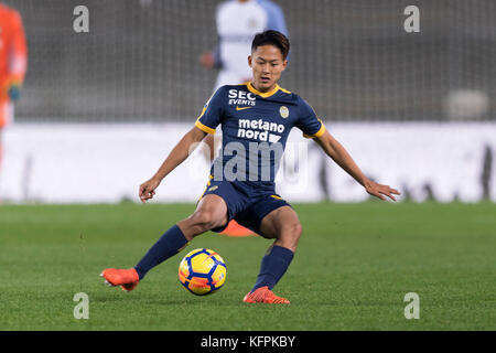 Verona, Italien. 30. Oktober 2017. Lee Seung-Woo (Hellas) Fußball/Fußball : italienisches Spiel der Serie A zwischen Hellas Verona 1-2 Inter Mailand im Stadio Marc'Antonio Bentegodi in Verona, Italien. Quelle: Maurizio Borsari/AFLO/Alamy Live News Stockfoto