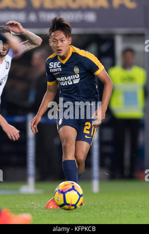 Verona, Italien. 30. Oktober 2017. Lee Seung-Woo (Hellas) Fußball/Fußball : italienisches Spiel der Serie A zwischen Hellas Verona 1-2 Inter Mailand im Stadio Marc'Antonio Bentegodi in Verona, Italien. Quelle: Maurizio Borsari/AFLO/Alamy Live News Stockfoto