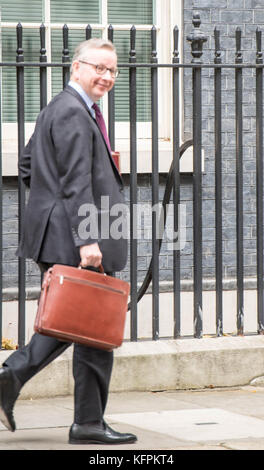 London, Großbritannien. 31 Okt, 2017. Michael Gove, Umweltminister, Blätter 10 Downing Street nach einer Kabinettssitzung. Credit: Ian Davidson/alamy leben Nachrichten Stockfoto