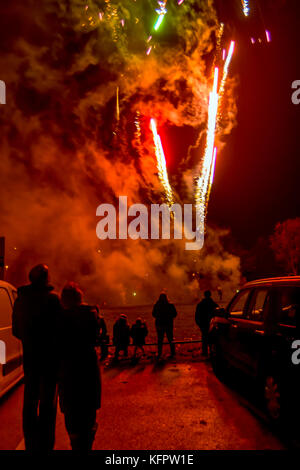 Melton Mowbrey 31. Oktober 2017: Trockene klare Nacht für Spooks, Lagerfeuer und Feuerwerk bei der Lions-Spendenaktion im Stadtpark, Quelle: Clifford Norton/Alamy Live News Stockfoto