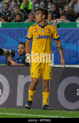 Lissabon, Portugal. 31 Okt, 2017. von juventus nach vorn aus Argentinien Paulo dybala (10) Während des Spiels der 4. Runde des UEFA Champions League Gruppe d, sporting gegen Juventus Credit: Alexandre de Sousa/alamy leben Nachrichten Stockfoto