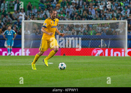 Lissabon, Portugal. 31. Oktober 2017. Giorgio Chiellini (3), Verteidiger von Juventus aus Italien, während des Spiels der UEFA Champions League Gruppe D 4., Sporting gegen Juventus Credit: Alexandre de Sousa/Alamy Live News Stockfoto