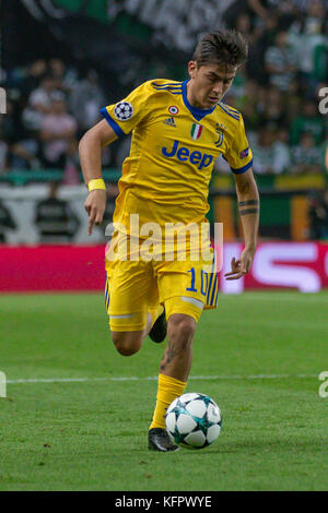 Lissabon, Portugal. 31 Okt, 2017. von juventus nach vorn aus Argentinien Paulo dybala (10) Während des Spiels der 4. Runde des UEFA Champions League Gruppe d, sporting gegen Juventus Credit: Alexandre de Sousa/alamy leben Nachrichten Stockfoto