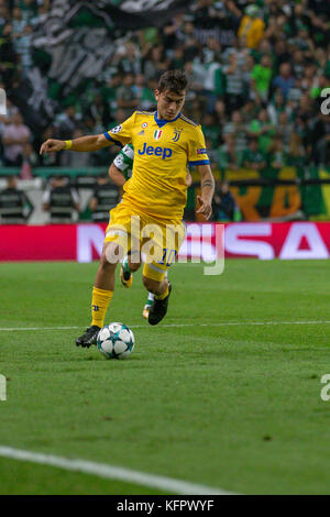 Lissabon, Portugal. 31 Okt, 2017. von juventus nach vorn aus Argentinien Paulo dybala (10) Während des Spiels der 4. Runde des UEFA Champions League Gruppe d, sporting gegen Juventus Credit: Alexandre de Sousa/alamy leben Nachrichten Stockfoto