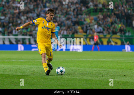 Lissabon, Portugal. 31 Okt, 2017. von juventus nach vorn aus Argentinien Paulo dybala (10) Während des Spiels der 4. Runde des UEFA Champions League Gruppe d, sporting gegen Juventus Credit: Alexandre de Sousa/alamy leben Nachrichten Stockfoto