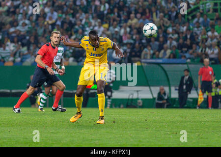 Lissabon, Portugal. 31 Okt, 2017. Der Mittelfeldspieler von Juventus Turin aus Frankreich Blaise matuidi (14) während das Spiel der 4. Runde des UEFA Champions League Gruppe d, sporting gegen Juventus Credit: Alexandre de Sousa/alamy leben Nachrichten Stockfoto