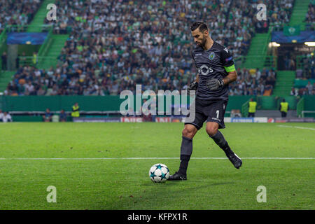 Lissabon, Portugal. 31 Okt, 2017. Sportliche des Torwarts aus Portugal rui Patricio (1) während des Spiels der 4. Runde des UEFA Champions League Gruppe d, sporting gegen Juventus Credit: Alexandre de Sousa/alamy leben Nachrichten Stockfoto