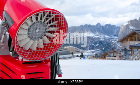 Schneekanone Nahaufnahme in alpine Landschaft Stockfoto