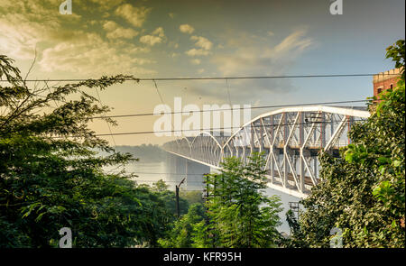 Ist eine der wichtigsten Brücken auf der Ganges ist. Wie die Brücke ist in der Nähe von rajghat, es ist auch lokal als rajghat Bridge bekannt. malviya Brücke ist bet Stockfoto