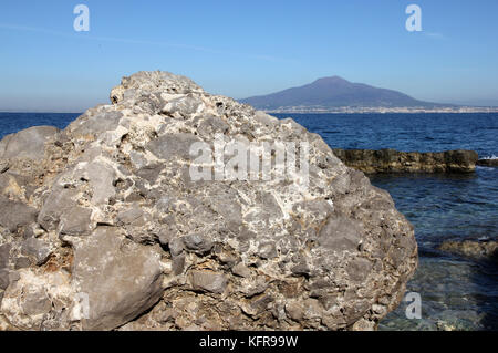 Vulkanische Brekzien rock Bucht von Neapel Italien Stockfoto