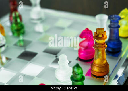 Bunte Schach auf dem Glas board Stockfoto