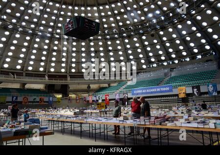 Buchhandlung Bibliothek in Crystal Palace Pavilhao Rosa Mota Porto Portugal Stockfoto