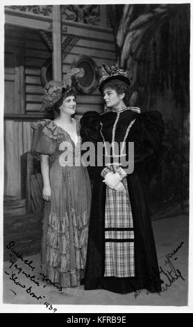 Show Boat - Musical von Jerome Kern mit Texten von Oscar Hammerstein II. 1939 Produktion. Mit Irene Chilcott als Magnolia und Joan Marchant Ann Falken. JK: Amerikanische Komponist von Musicals, 27. Januar 1885 - 11. November 1945. Stockfoto