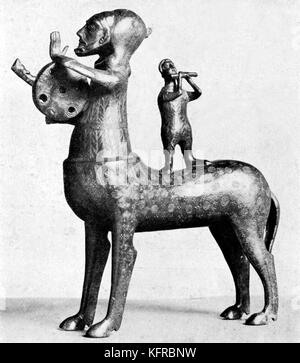 Kanne (sogenannte aquamanile) mit zwei Musiker (Pauken und frühen Querflöte). Von einer Ausgrabung im oberen Ungarn. Stockfoto