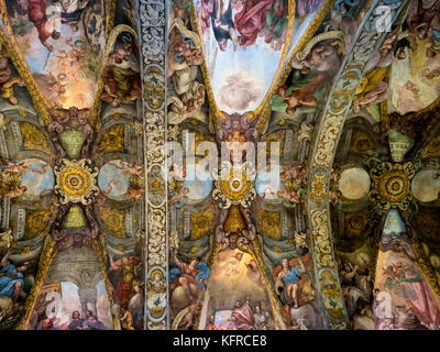 Bunte restaurierte Decke der Kirche von San Nicolas (Parroquia de san nicolas), Ciutat Vella, Valencia, Spanien. Stockfoto