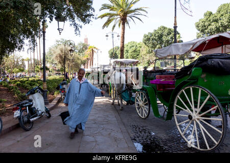 Marrakesch, Marokko, 14. Oktober, 2017: berber Mann in seiner traditionellen Kleid in Marrakesch Stockfoto