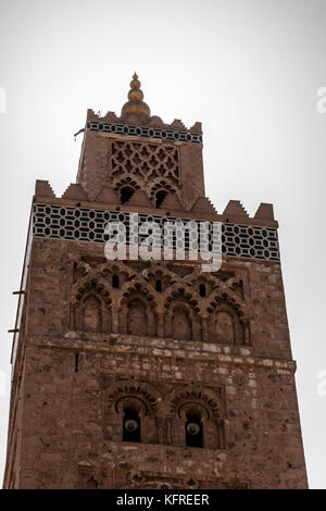 Marrakesch, Marokko, 14. Oktober, 2017: der Koutoubia Moschee im Zentrum von Marrakesch, im südlichen Teil der Medina von Marrakesch. Es im xii cen gebaut wurde Stockfoto