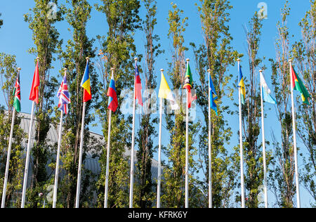 Flaggen im Park der Nationen in Lissabon. Stockfoto