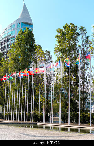 Flaggen im Park der Nationen in Lissabon. Stockfoto