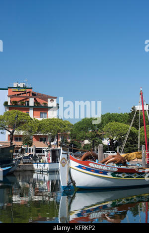 Caorle Hafen im Zentrum von Caorle, Venetien Stockfoto