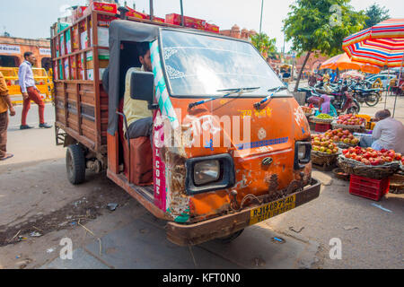 Delhi, Indien - 19. September 2017: in der Nähe von alten Gelehrten Bus in den Straßen von paharganj, mit vielen touristischen Aufenthalt in der Gegend in Delhi in Indien Stockfoto